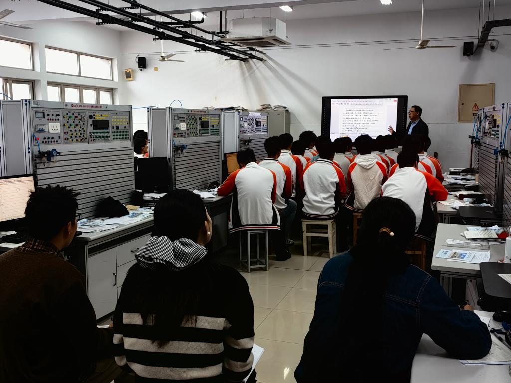 43D0CD8666B9C12871AB563A10E6E312